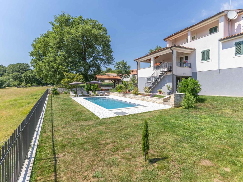 Villa mit Pool und Klimaanlage