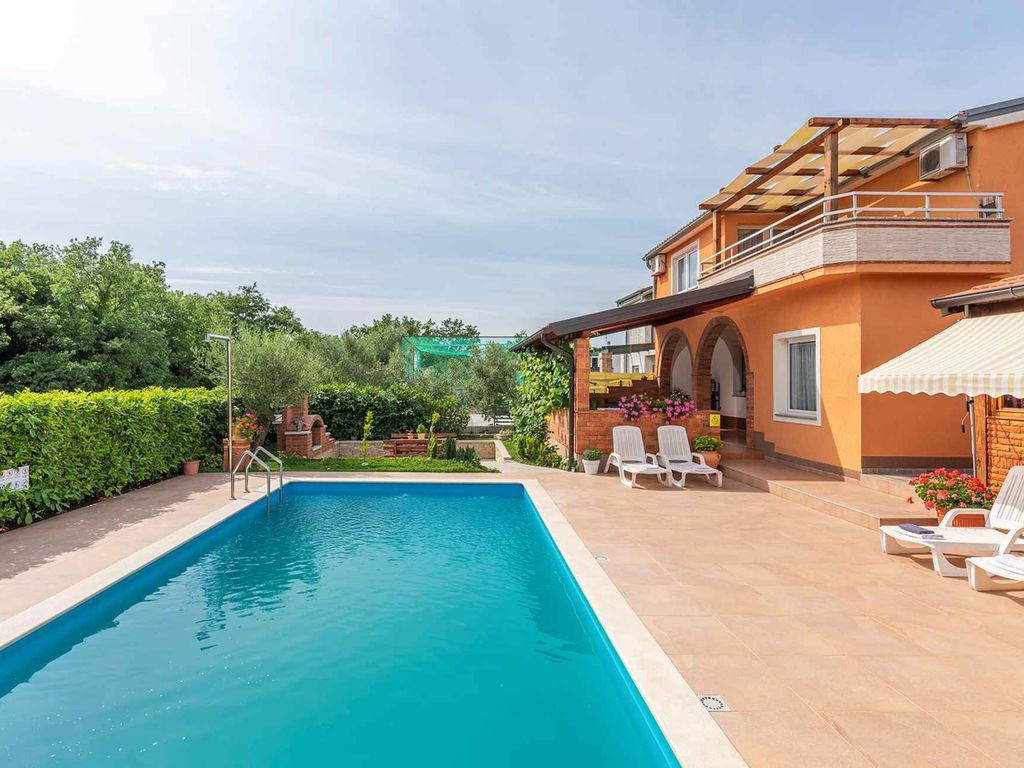 Ferienwohnung mit Aussenpool