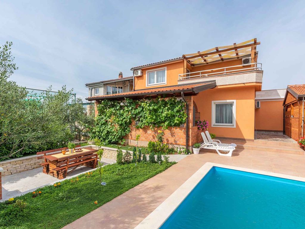 Ferienwohnung mit Aussenpool