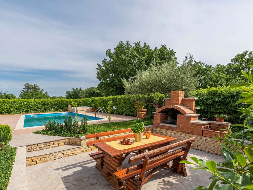 Ferienwohnung mit Klimaanlage und Pool