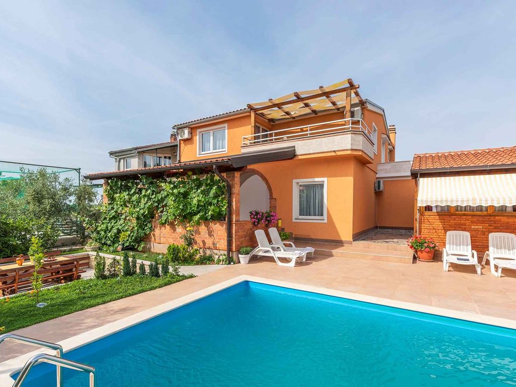 Ferienwohnung mit Aussenpool