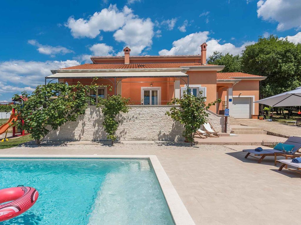 Ferienhaus mit Privatpool