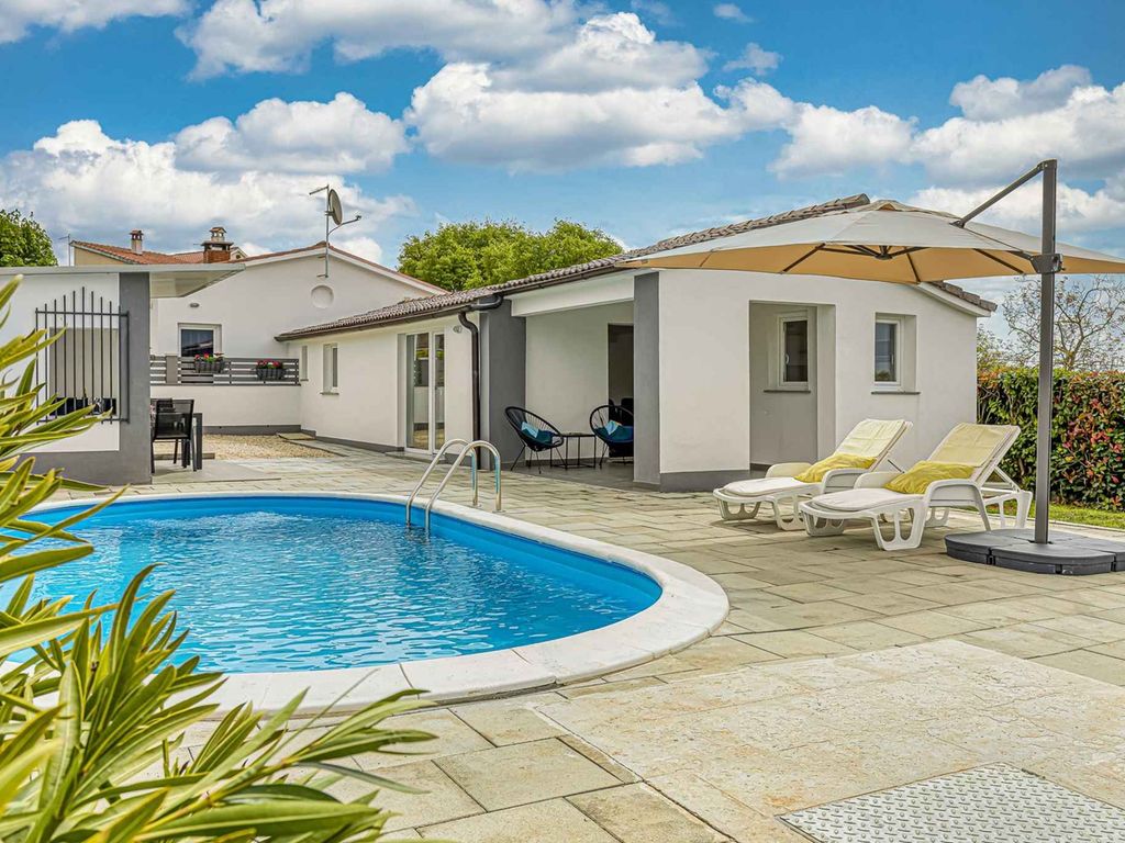 Ferienhaus mit Swimmingpool