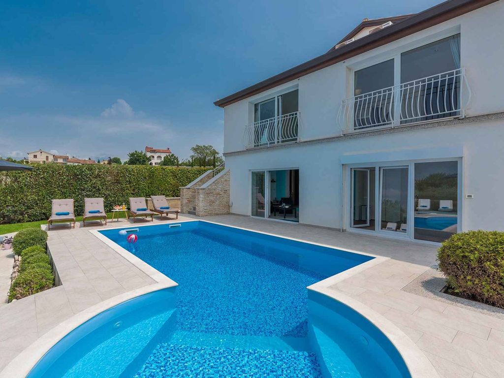 Villa mit Pool, Sauna und Whirlpool