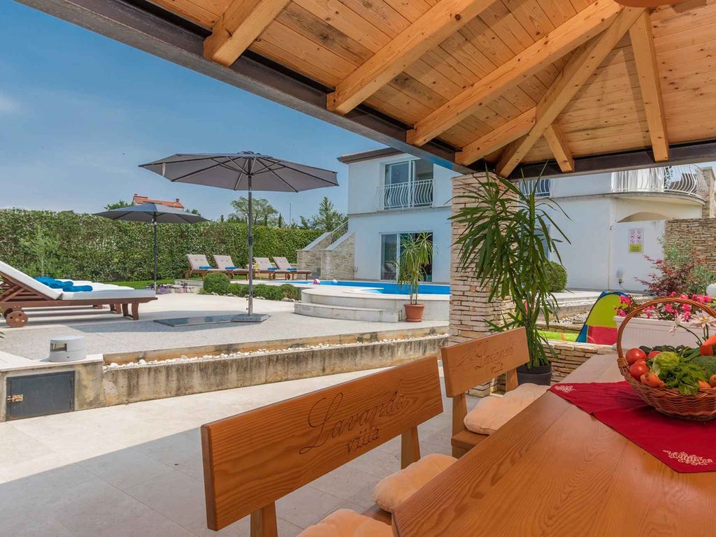 Villa mit Pool, Sauna und Whirlpool