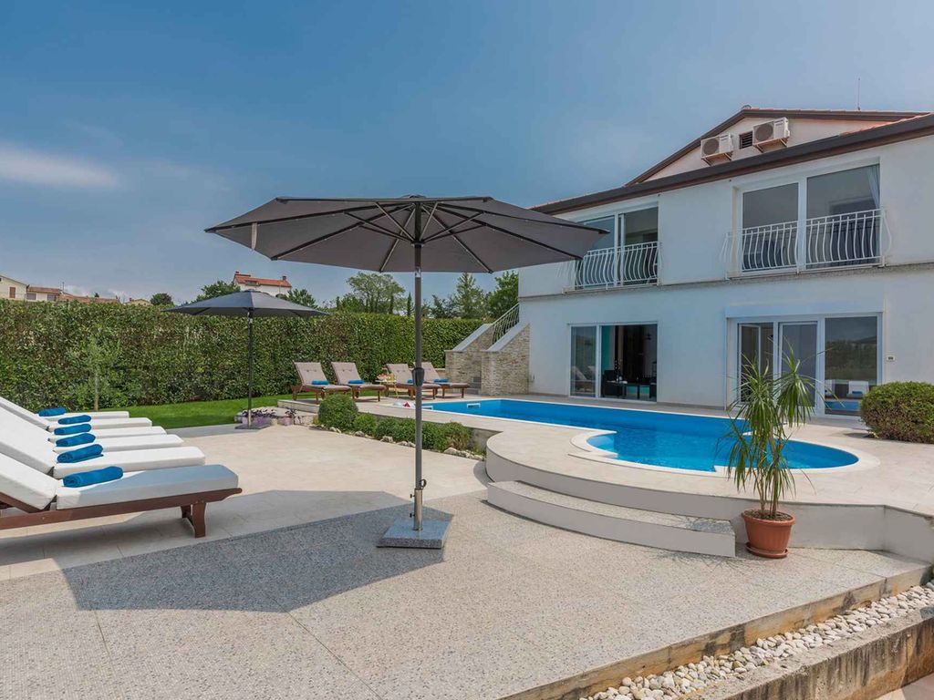 Villa mit Pool, Sauna und Whirlpool