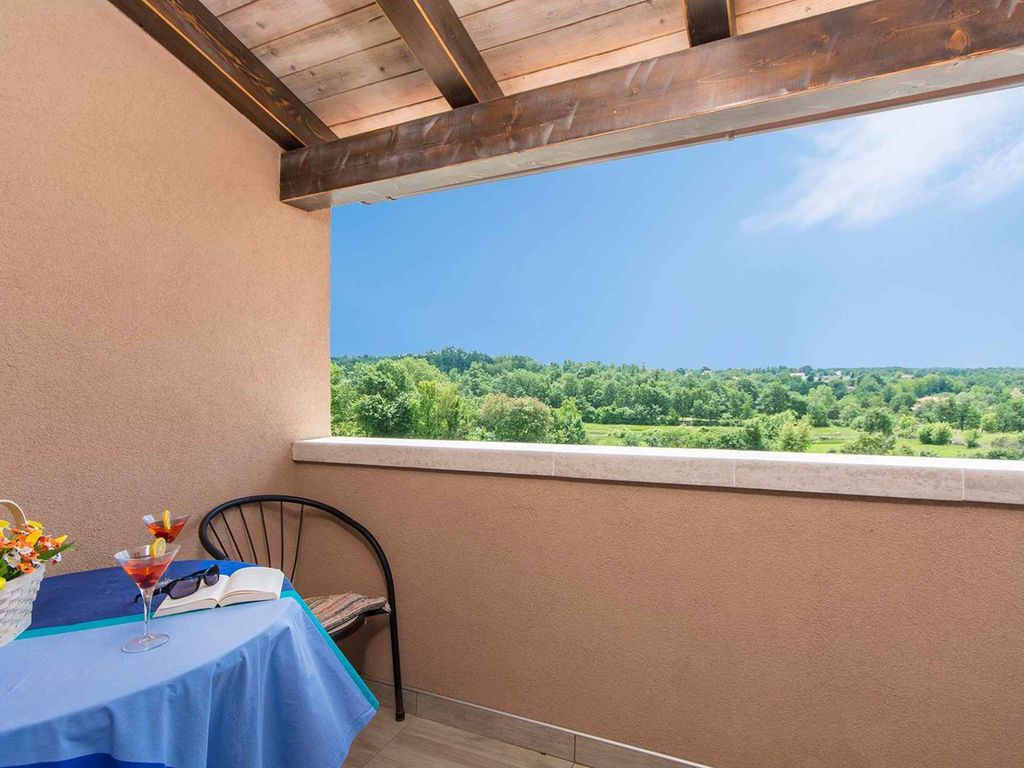 Villa mit Swimmingpool und schönem Garten