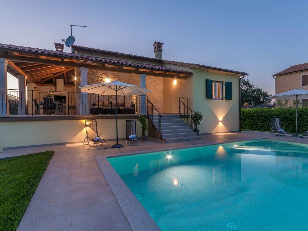 Villa mit Pool und Klimaanlage