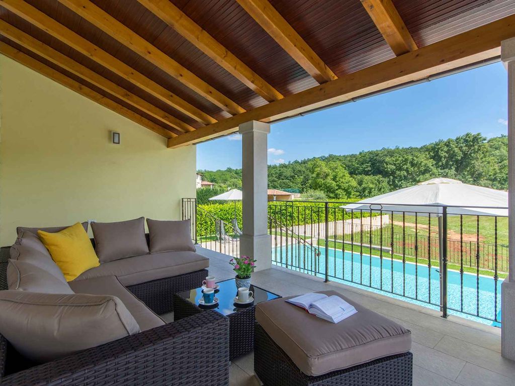 Villa mit Pool und Klimaanlage