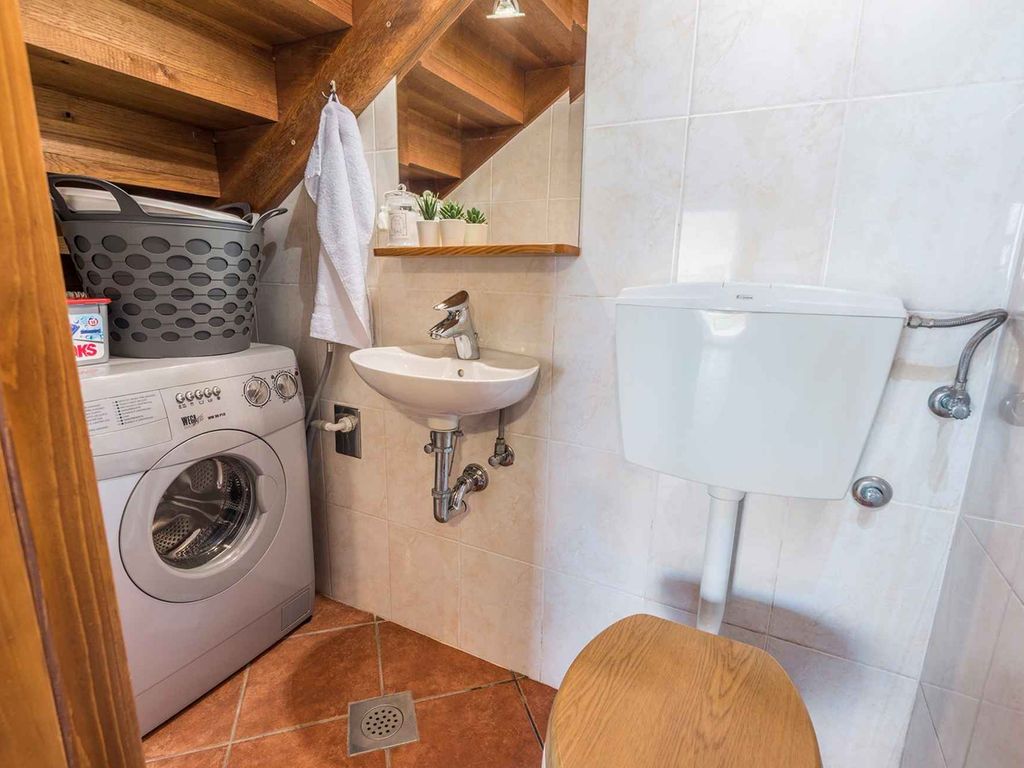 Villa mit Pool und Whirpool