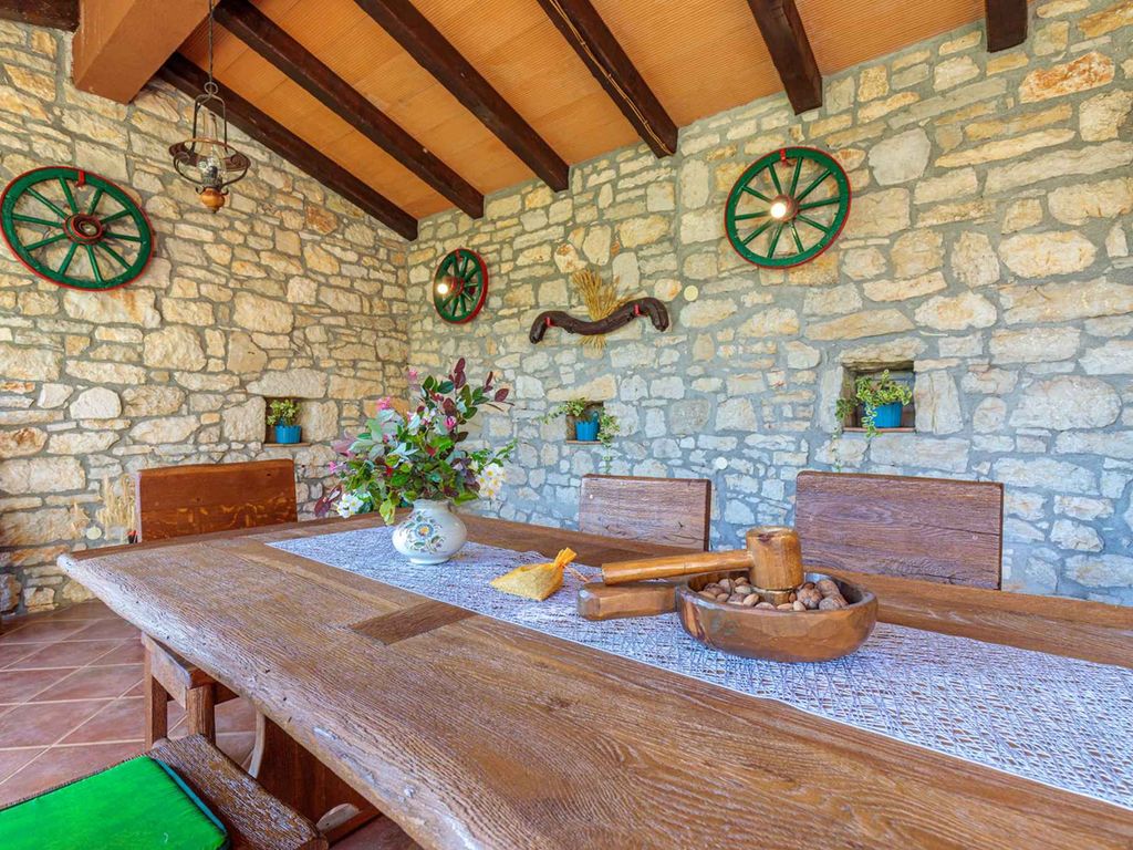 Ferienhaus mit privatem Pool und Garten