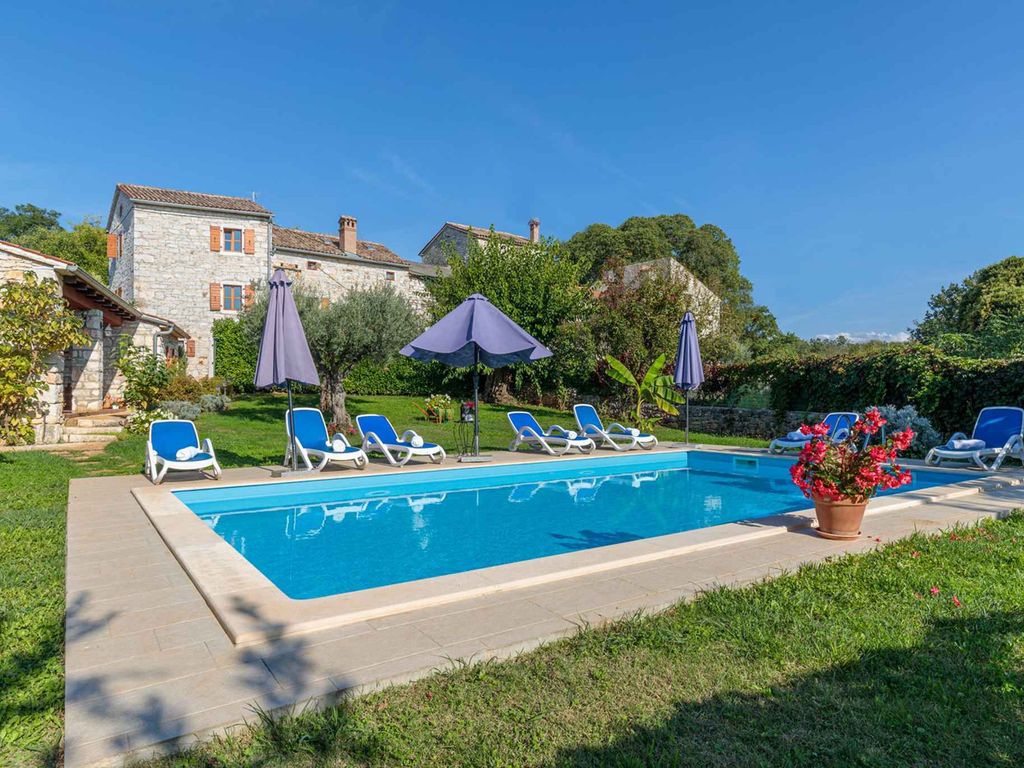 Ferienhaus mit privatem Pool und Garten