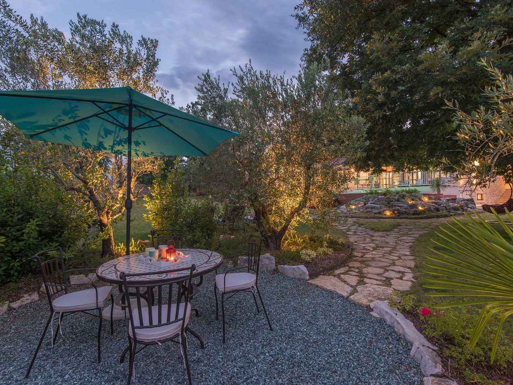 Villa mit Pool, Whirlpool und Sauna