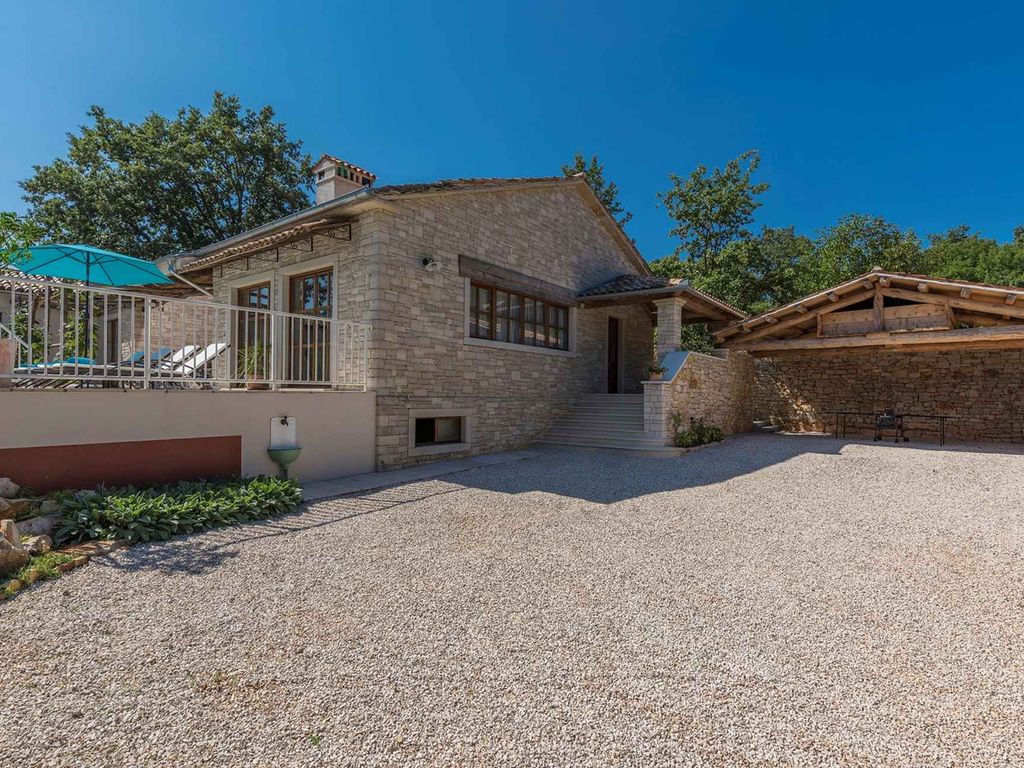 Villa mit Pool, Whirlpool und Sauna
