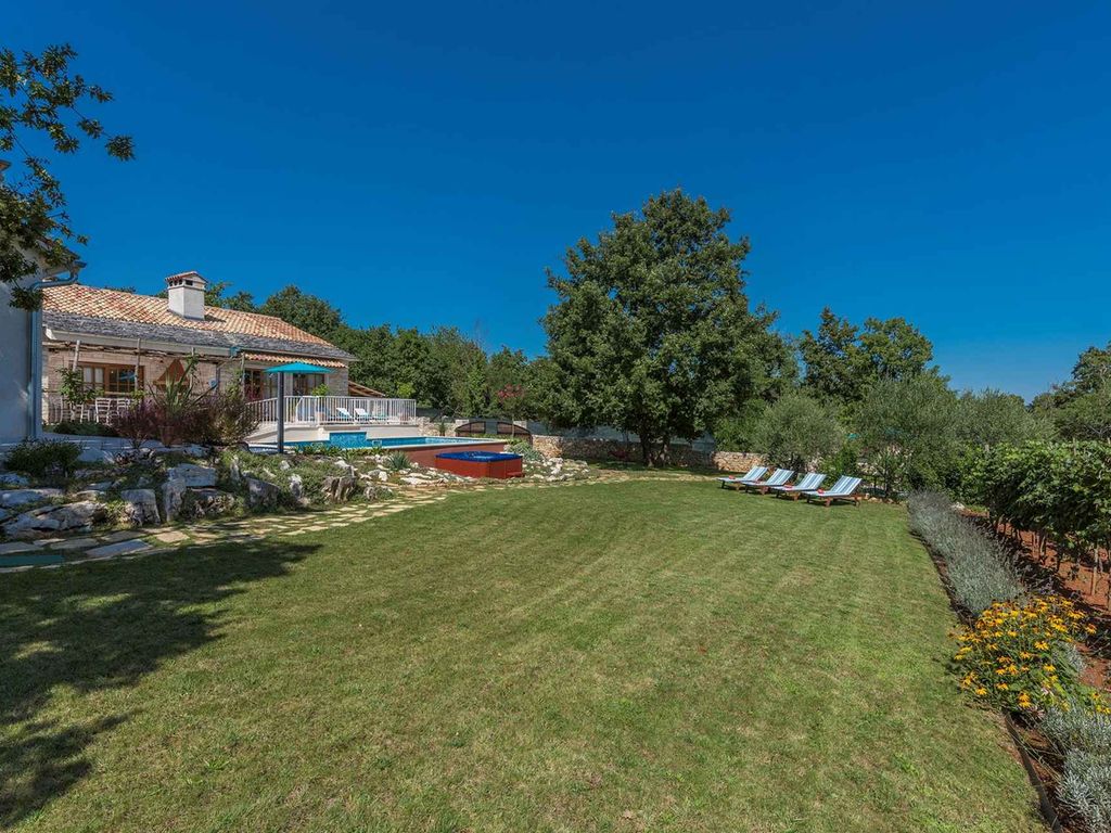 Villa mit Pool, Whirlpool und Sauna