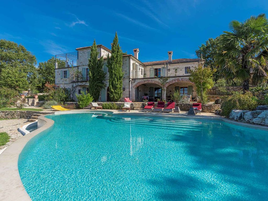 Villa in idyllischer Umgebung, mit Pool