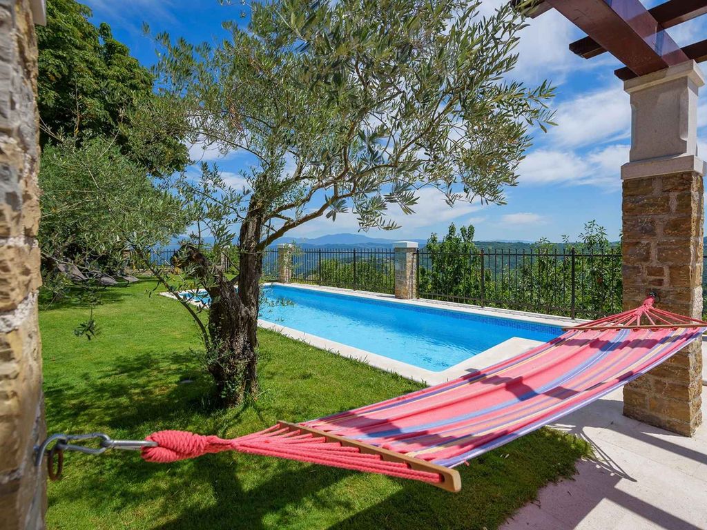 Ferienhaus mit Privatpool und Panoramablick