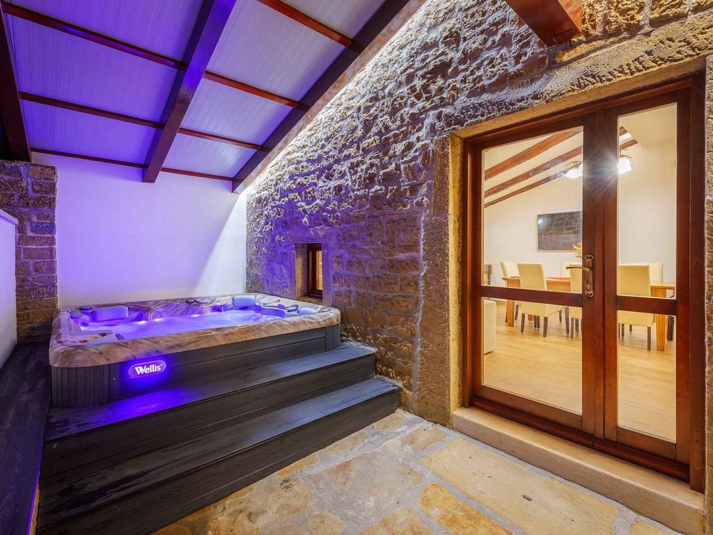 Ferienhaus mit Privatpool und Panoramablick