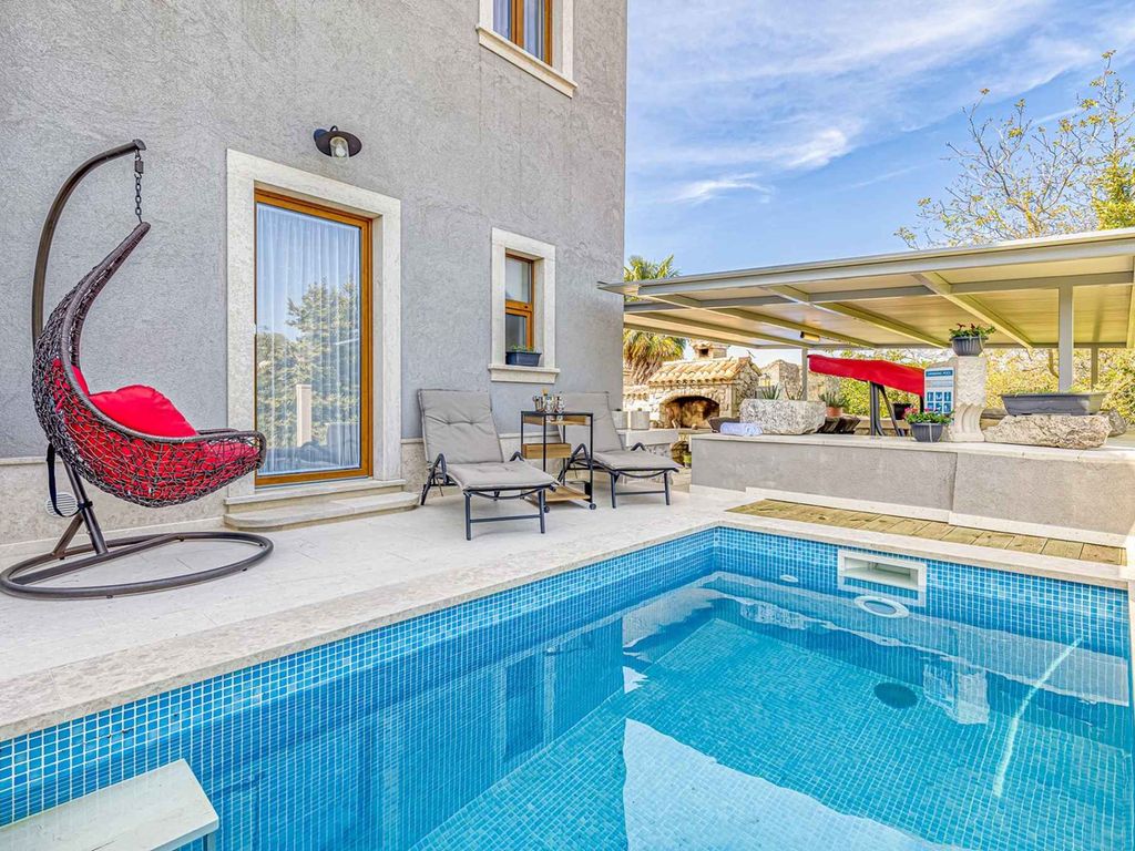 Ferienhaus mit beheiztem Privatpool