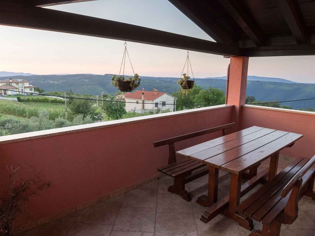 Schönes Haus für bis zu 6 Personen, umgeben von Olivenhainen