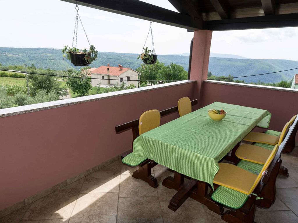 Schönes Haus für bis zu 6 Personen, umgeben von Olivenhainen