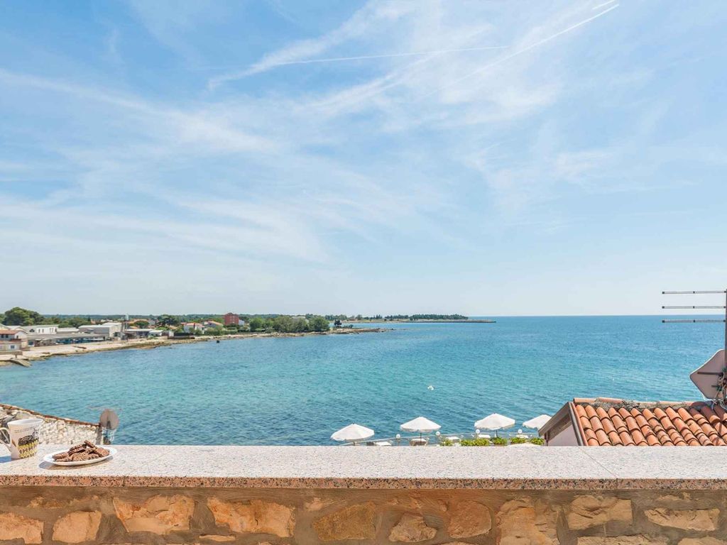 Apartment mit Meerblick und Balkon im Zentrum von Umag