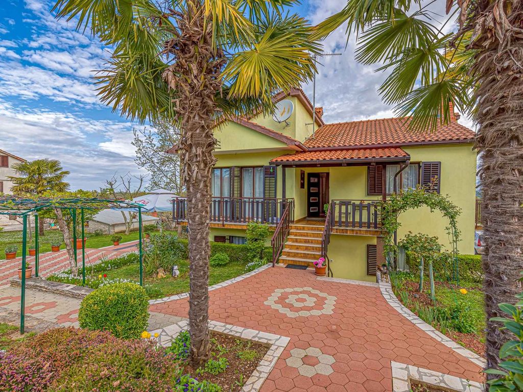 Ferienwohnung mit Terrasse und Privatpool