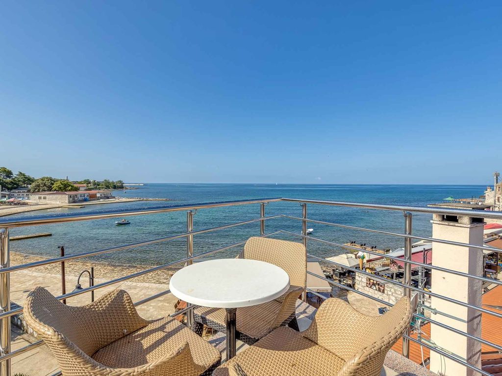 Ferienwohnung mit wunderschönem Blick von der Dachterrasse auf den Strand