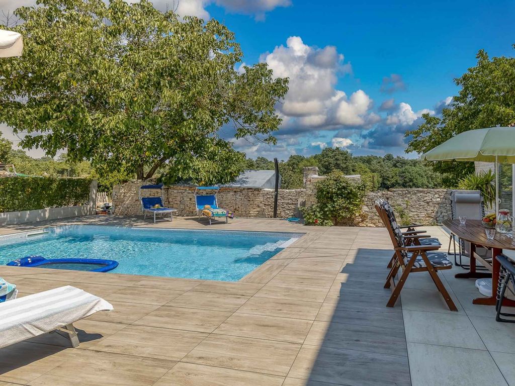 Authentische Steinvilla mit privatem Pool in Zentralistrien für 6 Personen, in der Nähe von Rovinj
