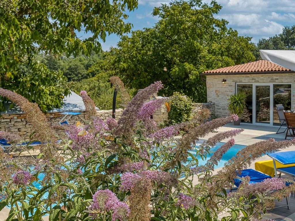 Authentische Steinvilla mit privatem Pool in Zentralistrien für 6 Personen, in der Nähe von Rovinj