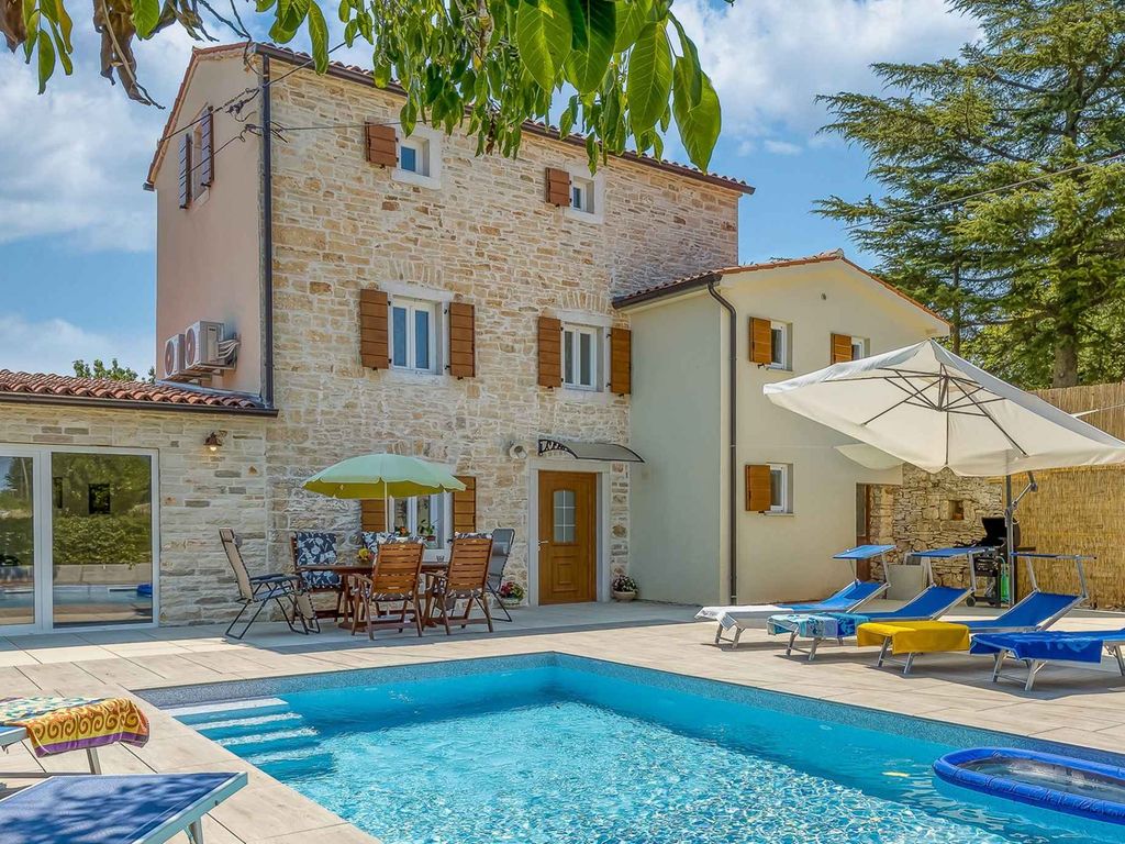 Authentische Steinvilla mit privatem Pool in Zentralistrien für 6 Personen, in der Nähe von Rovinj