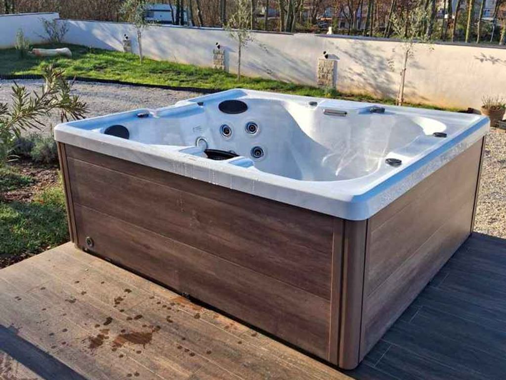Villa mit Pool und Klimaanlage