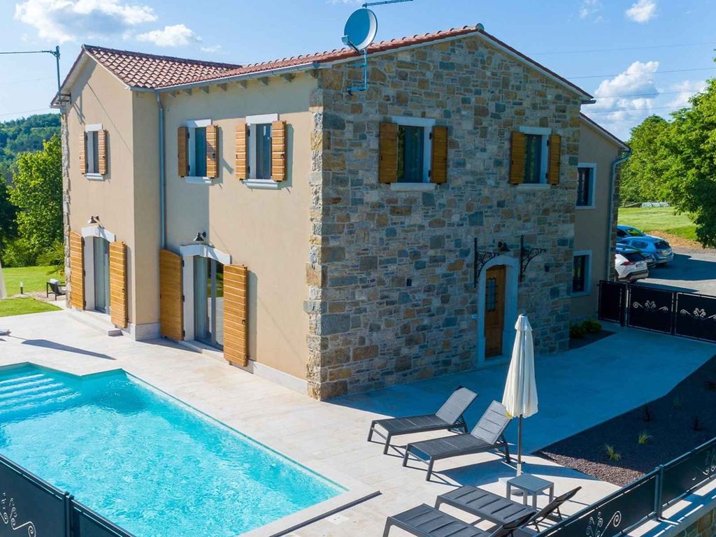 Villa aus Tradition und Moderne im Herzen Istriens mit Pool