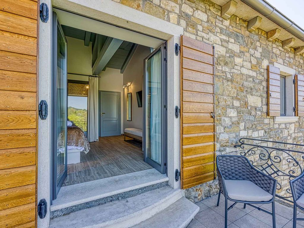 Villa aus Tradition und Moderne im Herzen Istriens mit Pool