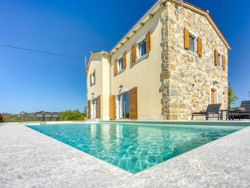 Villa aus Tradition und Moderne im Herzen Istriens mit Pool