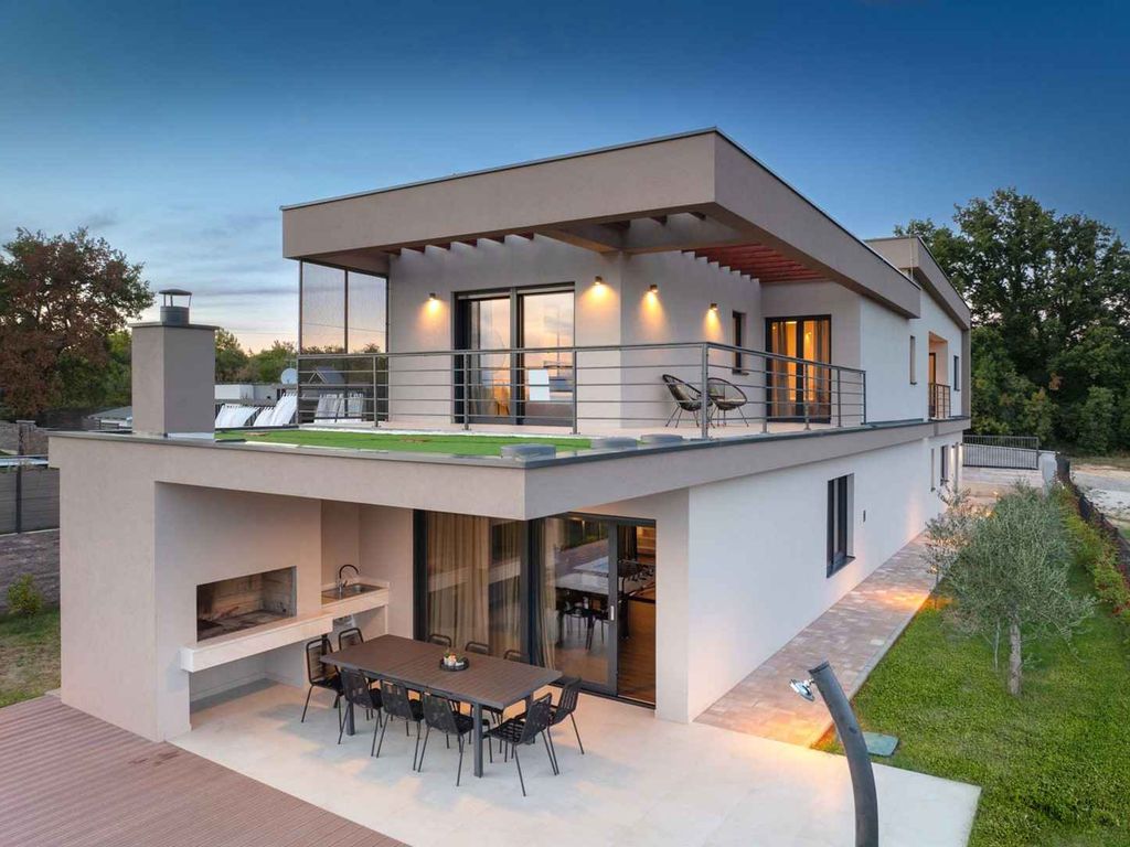 Villa mit beheizter Pool und Klimaanlage
