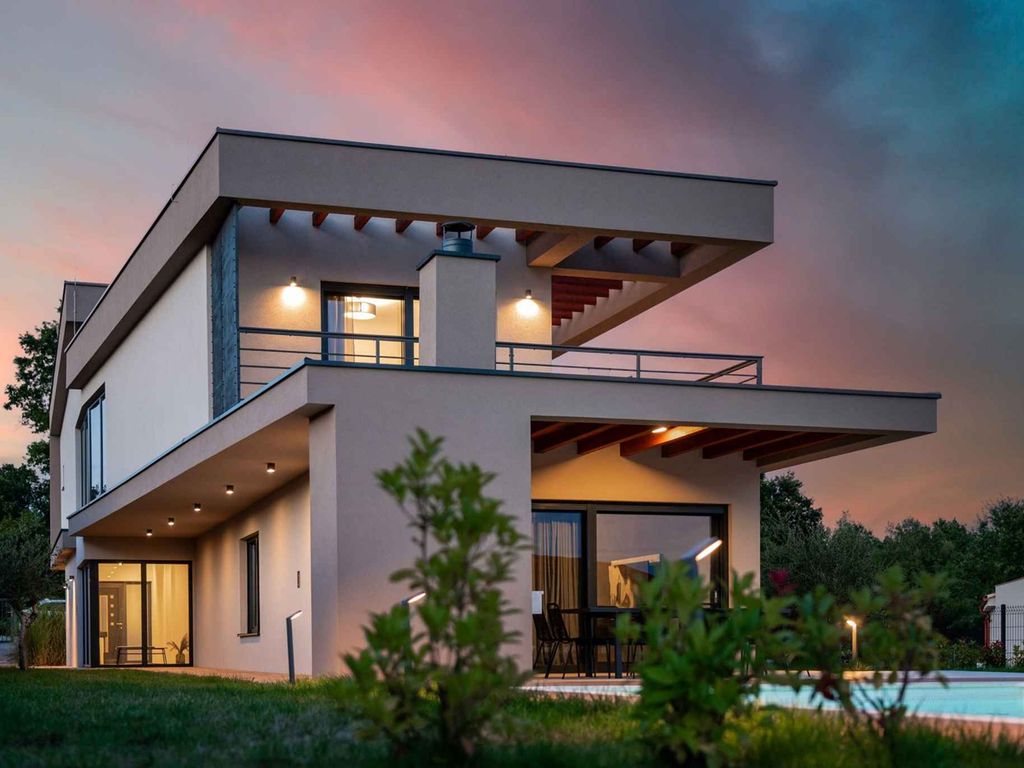 Villa mit beheizter Pool und Klimaanlage