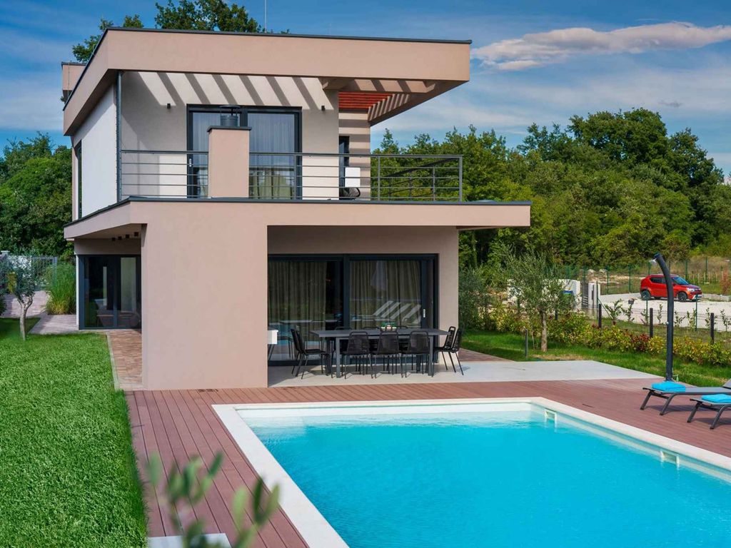 Villa mit beheizter Pool und Klimaanlage