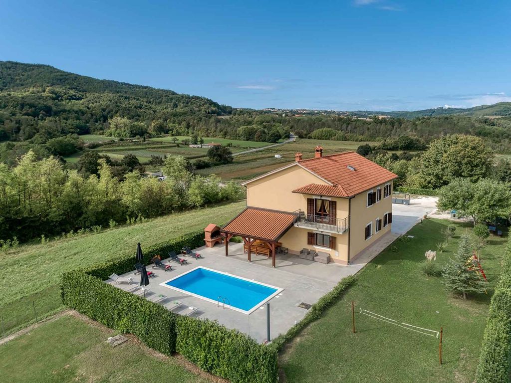 Villa mit Pool und Klimaanlage