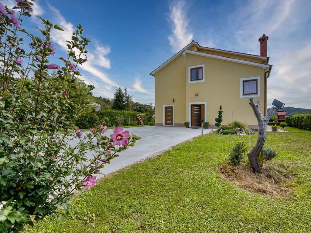 Villa mit Pool und Klimaanlage
