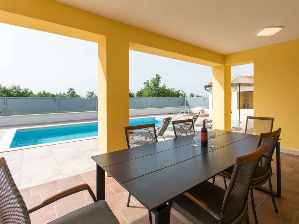 Villa mit Klimaanlage und Pool