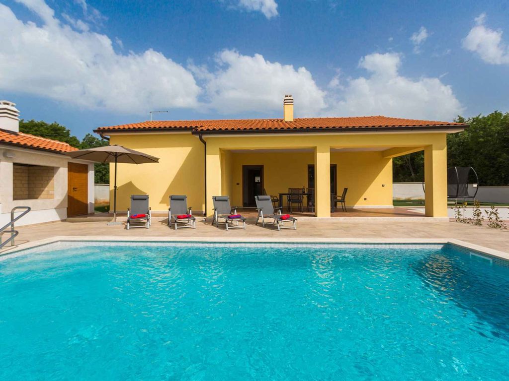 Villa mit Klimaanlage und Pool