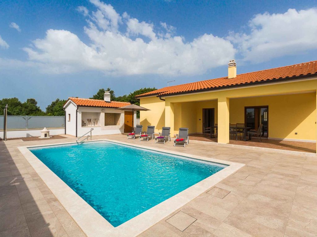 Villa mit Klimaanlage und Pool