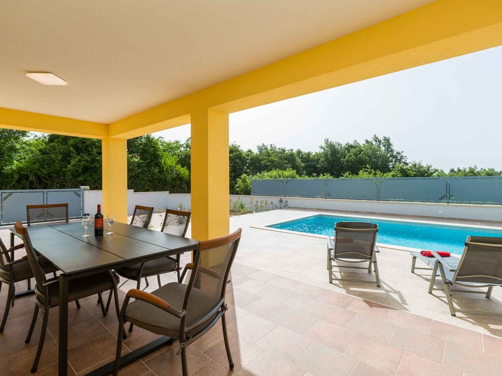 Villa mit Klimaanlage und Pool