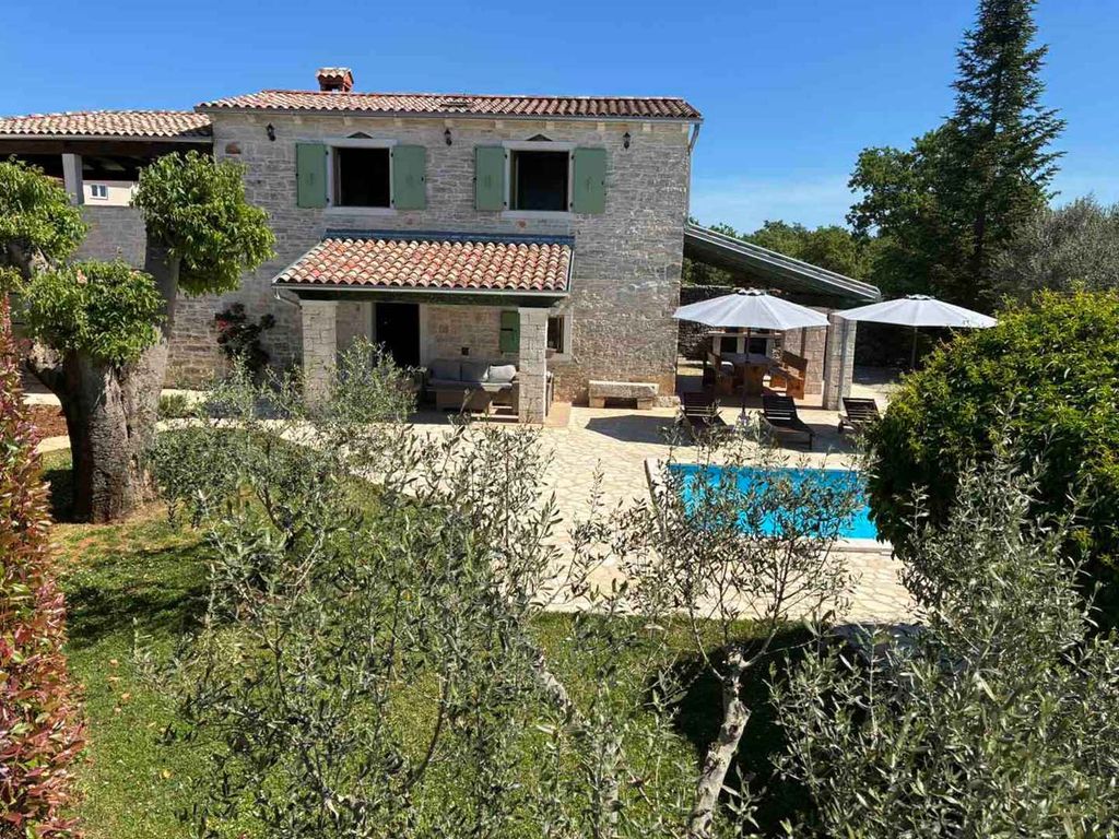 Villa mit Klimaanlage und Pool