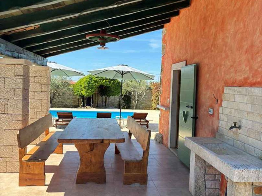 Villa mit Klimaanlage und Pool