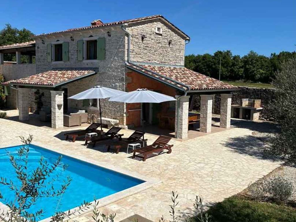 Villa mit Klimaanlage und Pool