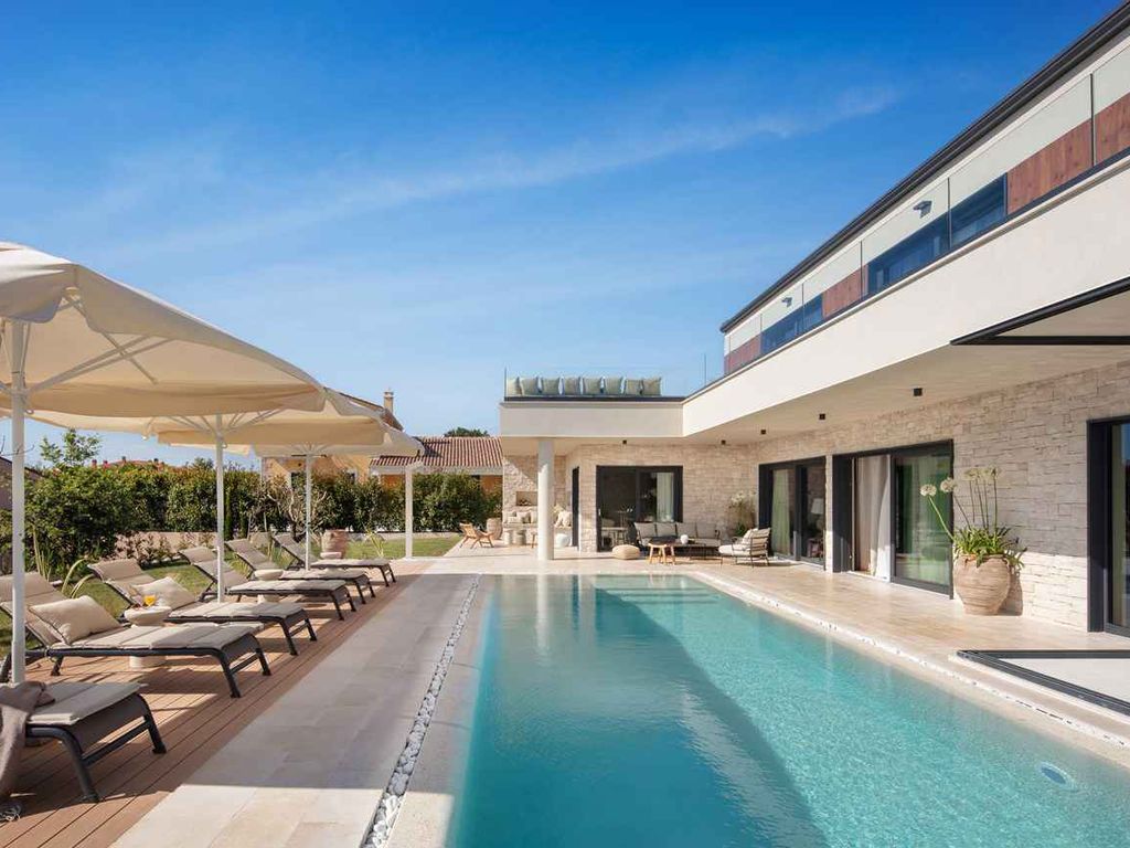Ferienhaus mit Pool