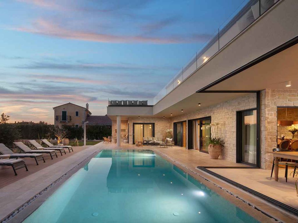 Ferienhaus mit Pool