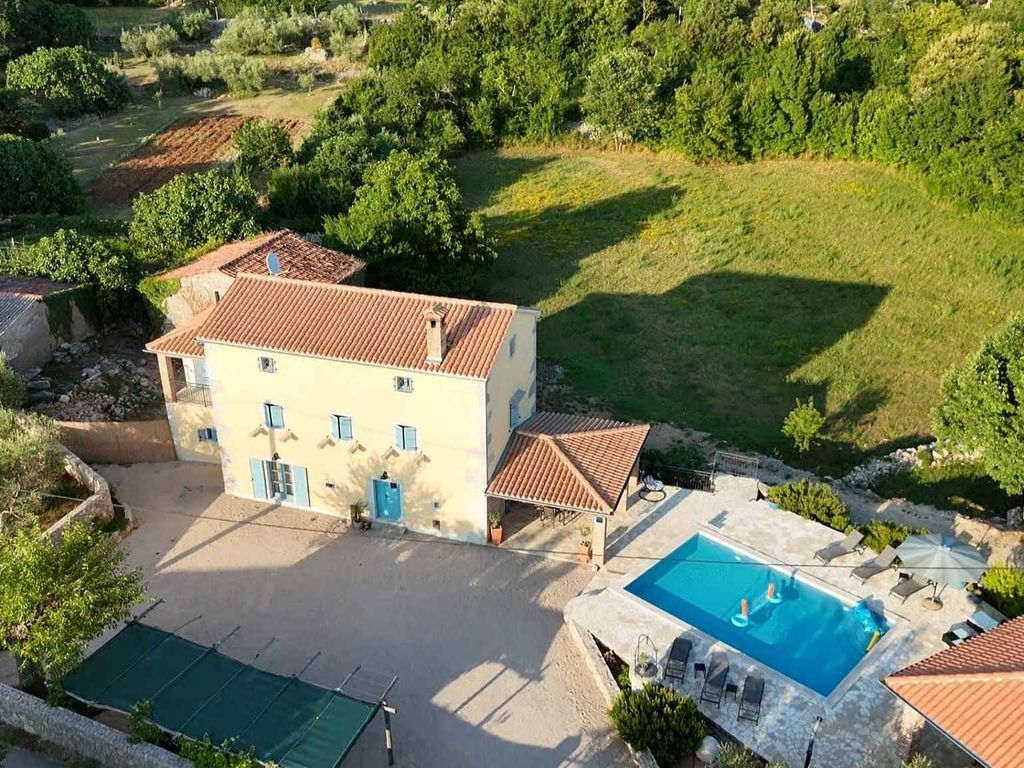 Villa Nice and spacious villa Lusa with pool